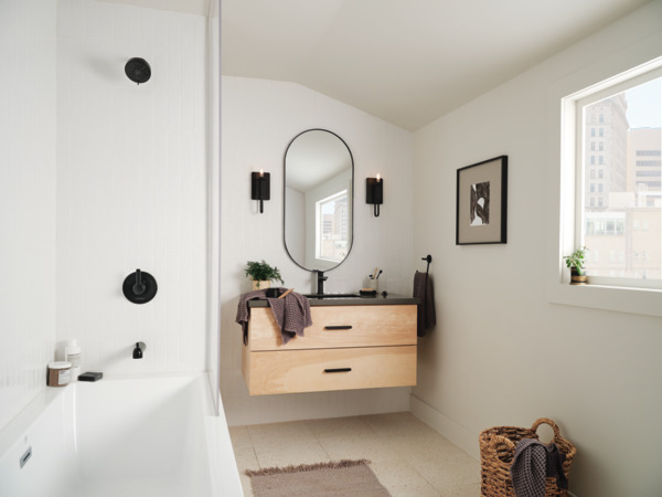 P1513LF-BL - Single Top Handle Lavatory Faucet