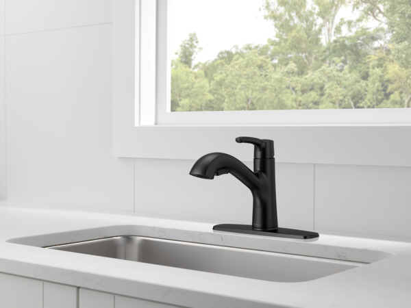 P6935LF-BL - Single Handle Pullout Kitchen Faucet
