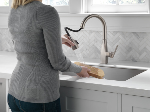 P7919LF-SSTP - Single-Handle Pull-Down Kitchen Faucet