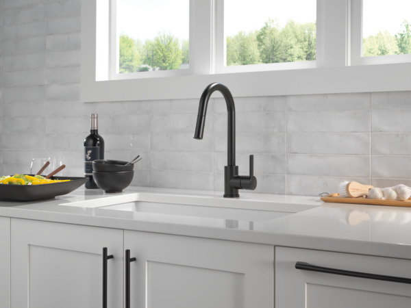 P7946LF-BLTP - Single-Handle Pull-Down Kitchen Faucet
