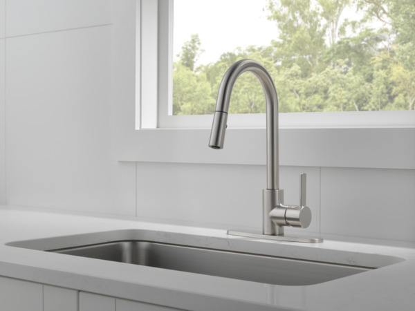P7946LF-SS-1.0 - Single-Handle Pull-Down Kitchen Faucet