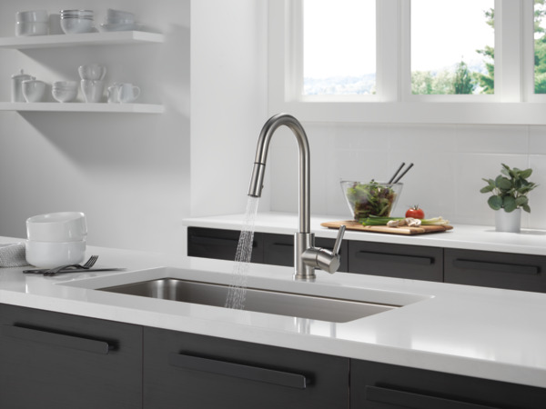 P7946LF-SS-1.0 - Single-Handle Pull-Down Kitchen Faucet