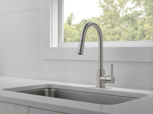 P7946LF-SS - Single-Handle Pull-Down Kitchen Faucet
