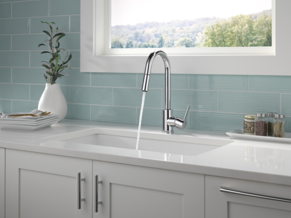 P7946LF-TP - Single-Handle Pull-Down Kitchen Faucet