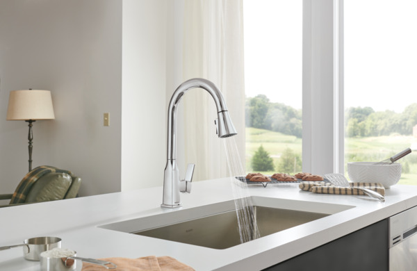 P7971LF-1.0 - Single-Handle Pull-down Kitchen Faucet