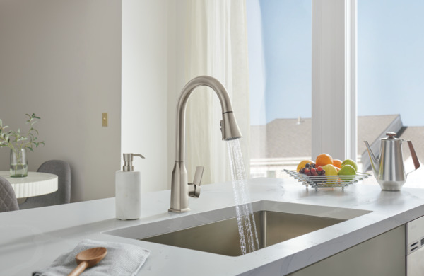 P7971LF-SS-1.0 - Single-Handle Pull-down Kitchen Faucet