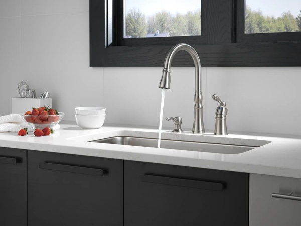 P88105LF-SSSD - Single Handle Pull-Down Kitchen Faucet