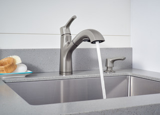 P6935LF-SS - Single Handle Pullout Kitchen Faucet