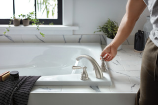 Peerless Elmhurst Duscharmatur – Gebürstetes Nickel, Wassersparend & Mit Reinigungsfunktion